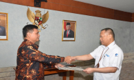 Penyerahan berita acara dari pejabat lama (Moch Rus’an) kepada pejabat baru (Mochamad Hadiyana) 10/2/2020