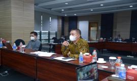 Kepala BBPPT Tony Tovik Hidayat saat mempresentasikan inovasi-inovasi terkait pelayanan publik yang dilakukan BBPPT selama tahun 2021 kepada tim evaluasi dari KemenPANRB, Kamis (4/11).