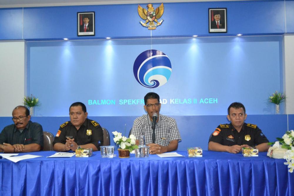 PLH Kepala Balai Monitoring Kelas II Banda Aceh Junaidi, membuka rapat penyusunan SOP  PPNS (9/9) . Penyusunan SOP diharapkan bisa menjadi pedoman standar, menyeragamkan sikap dan tindakan bagi PPNS dalam mengawal undang-undang.