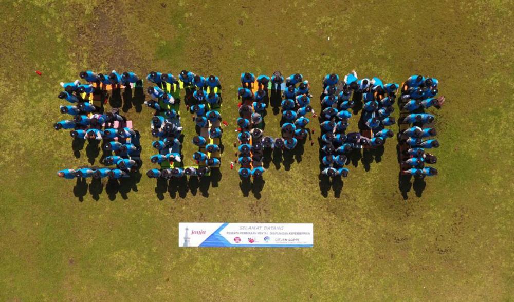 Tampak peserta outbound dari drone membentuk tulisan SDPPI (1/4)
