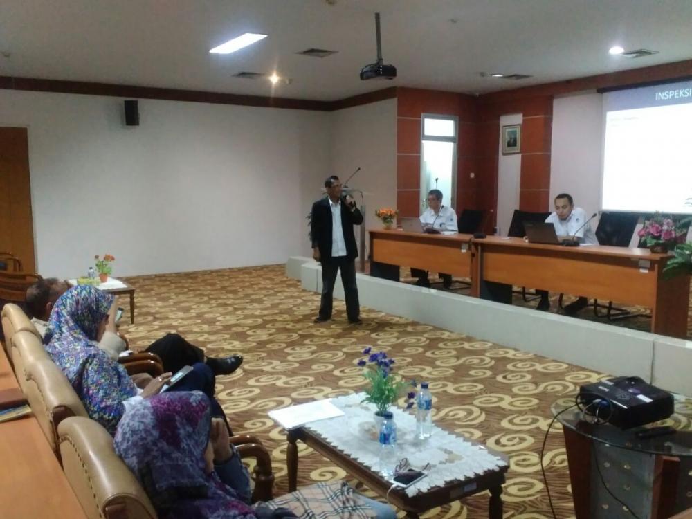 Untung Widodo saat menjelaskan  teknik inspeksi microwave link pada BTS Selular 