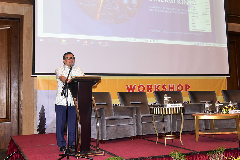 Direktur Operasi Sumber Daya, Ditjen SDPPI Dwi Handoko ketika membuka Workshop Pelayanan Perizinan Spektrum Frekuensi Radio dan Sertifikasi Operator Radio di Yogyakarta, Kamis (25/10/2018).