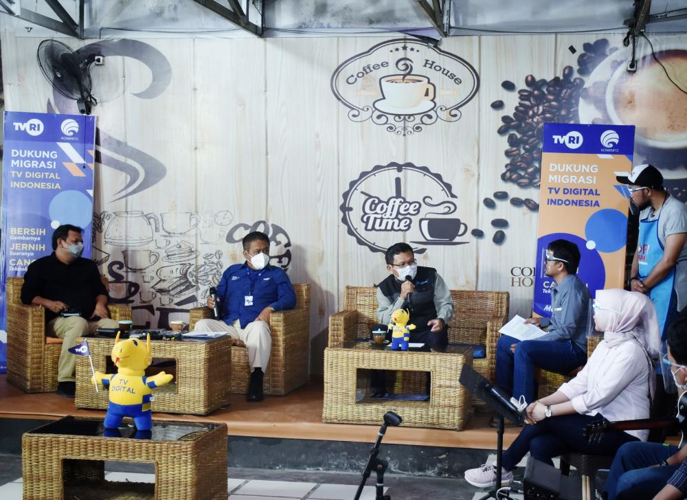 Balai Monitor Spektrum Frekuensi Radio (SFR) Kelas II Palu memanfaatkan momentum Hari Bhakti Postel Ke-76 dengan menggelar sosialisasi Analog Switch Off (ASO) dalam program talkshow di televisi lokal. (27/09/2021)