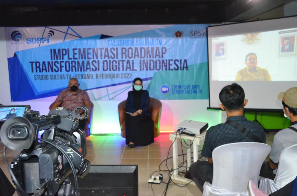 Dirjen SDPPI Ismail menjadi narasumber dalam Talkshow di SultraTV menyambut Hari Pers Nasional 2022 di Kendari, Selasa (08/02/2022).