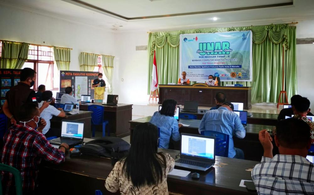 Balmon Kelas II Mando menyelenggarakan Ujian Negara Amatir Radio (UNAR) berbasis Computer Asisted Test (CAT), di Kota Melonguane, Sabtu (9/4/2022).