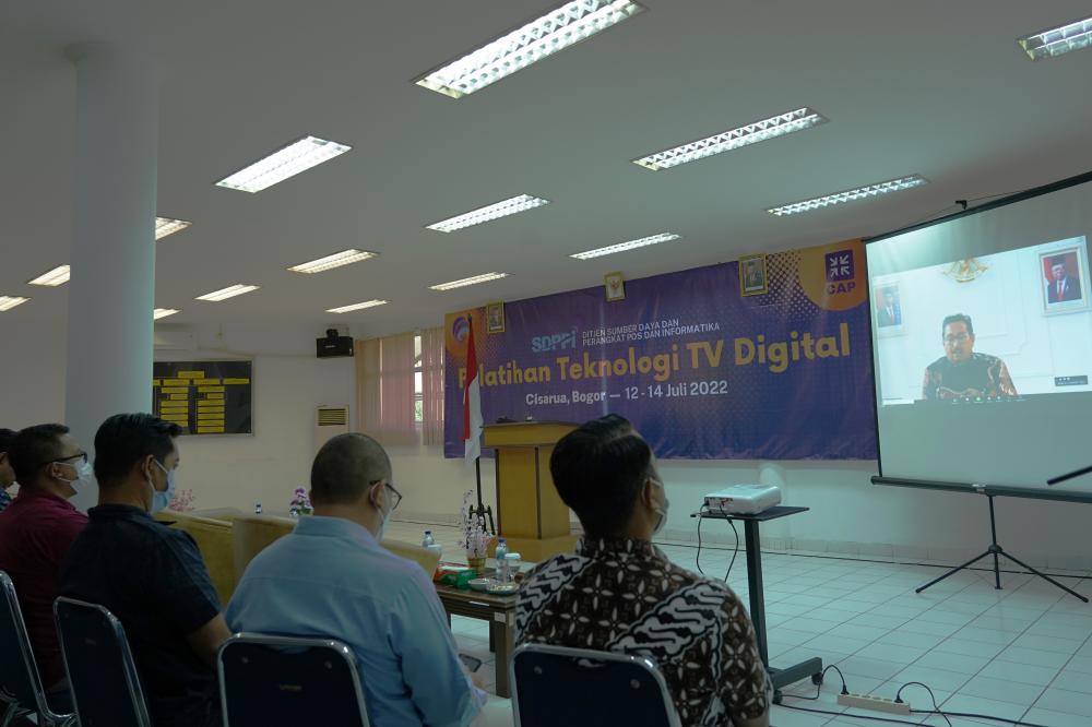 Dirjen SDPPI Ismail memberi Sambutan via daring pada Pembukaan Pelatihan Teknologi Televisi Digital yang dilaksanakan di Wisma PPSDM Ditjen SDPPI Kemkominfo Bogor , Selasa (12/7/2022).