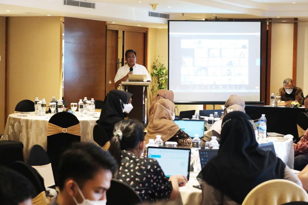 Plt. Sesditjen SDPPI Sabirin Mochtar membuka kegiatan Bimtek SAKTI modul komitmen di Semarang, Kamis (08/09/2022).