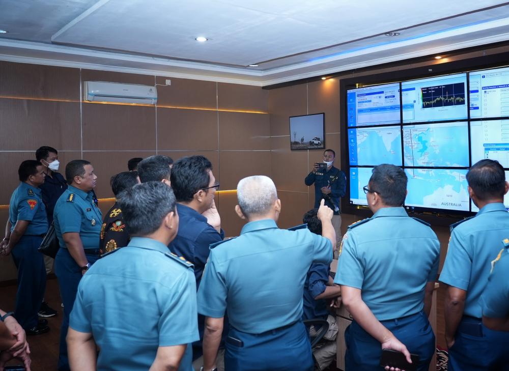 Studi Banding TNI Angkatan Laut  ke Stasiun HF  Balmon Kelas I Banten Ditjen SDPPI dalam rangka Monitoring, Tracking dan Geolokasi Spektrum HF