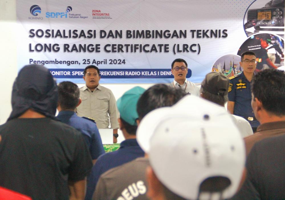 BalaiMonitor Spektrum Frekuensi Radio Kelas I Denpasar menyelenggarakanSosialisasi dan Bimbingan Teknis Sertifikasi Operator Radio Long Range Certificate (LRC) bagi para nelayan  di AulaPelabuhan Perikanan Nusantara Pengambengan, Kabupaten Jembrana, Provinsi Bali. Kamis (25/04/2024)