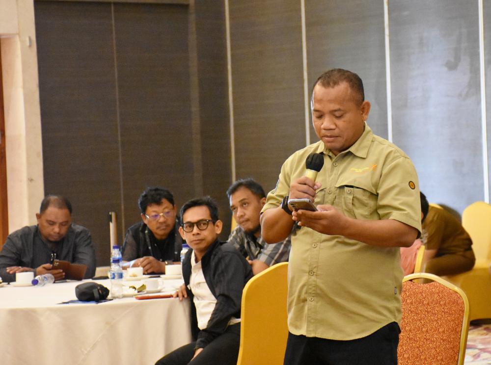 Salah satu pesertSosialisasi Ptaengenaan Denda Administratif Pelanggaran Penggunaan Spektrum Frekuensi Radio dan Alat Perangkat Telekomunikas, berinteraksi dengan narasumber melalui diskusi serta sesi tanya jawab. Selas (30/04/2024)