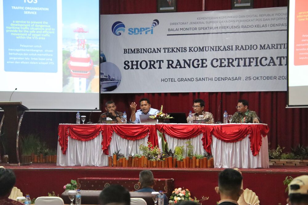 Balai Monitor Spektrum Frekuensi Radio (Balmon SFR) Kelas I Denpasar selenggarakan Bimbingan Teknis (Bimtek) Komunikasi Radio Maritim Short Range Certificate (SRC). Jumat (25/10/2024).