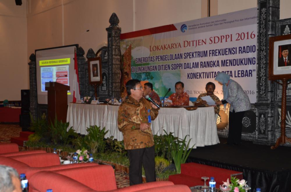 Ilustrasi: Sekditjen SDPPI, Sadjan saat memberikan prentasi mengenai Pelaksanaan reformasi Birokrasi di Kementrian Komunikasi dan Informatika, pada Lokakarya Ditjen SDPPI di yogyakarta (25/5)