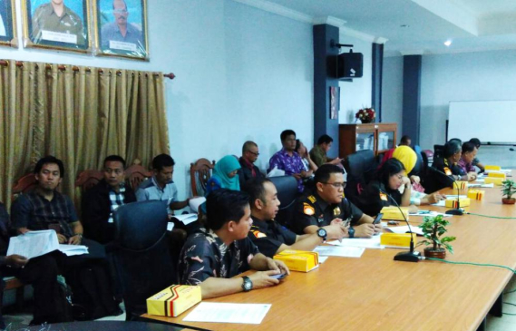 Ilustrasi: Direktorat Pengendalian Ditjen SDPPI menyelenggarakan rapat guna menyempurnakan Standar Operasional Prosedur (SOP) Manajemen Penyimpanan Barang Bukti/Sitaan dan Tugas Penydik PNS, Manado (29/7)
