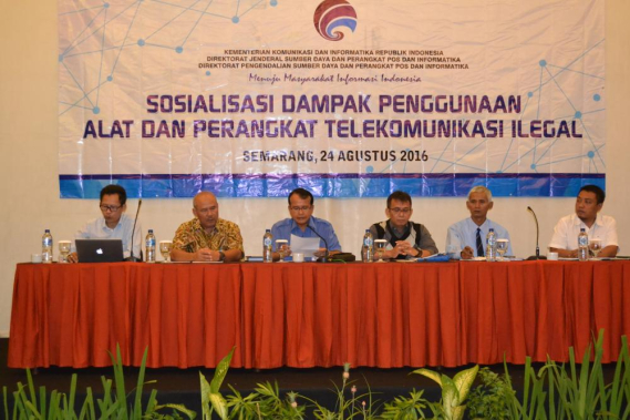 Ilustrasi: Direktorat Pengendalian Ditjen SDPPI  mensosialisasikan dampak penggunaan alat dan perangkat telekomunikasi ilegal di depan para pengguna spektrum frekuensi radio, pihak e-commerce, serta unsur akademisi di Semarang, Jawa Tengah   (24/8)
