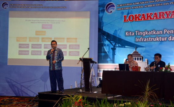 Ilustrasi: Plt. Direktur Penataan Denny Setiawan menyampaikan paparan pada Lokakarya Ditjen SDPPI 2017