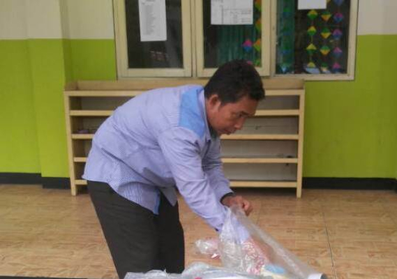 Ilustrasi: penyegelan dan penyitaan perangkat pemancar  radio tanpa izin berikut perangkat alat dukungnya