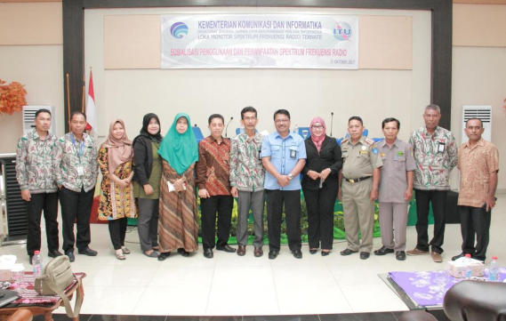 Ilustrasi: Kepala UPT Ternate dan para narasumber berfoto bersama