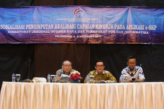 Ilustrasi: Kabag Umum dan Kepegawaian Hasyim Fiater didampingi Kepala PDSI Rachmat Widayana dan Kabid Sistem dan Data Yessi Ferari, memimpin kegiatan sosialisasi penginputan E-SKP