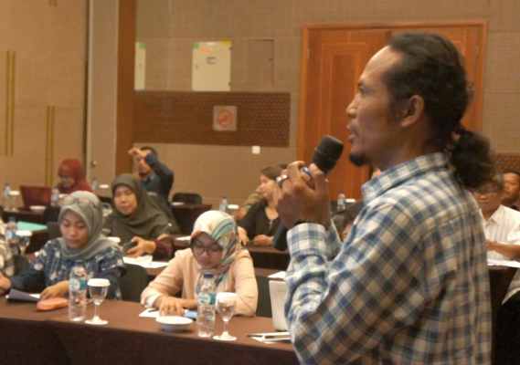 Ilustrasi: Editor Antara News, Suryanto saat menyampaikan  materi  dihadapan peserta acara coaching clinic di Yogyakarta (12/12)