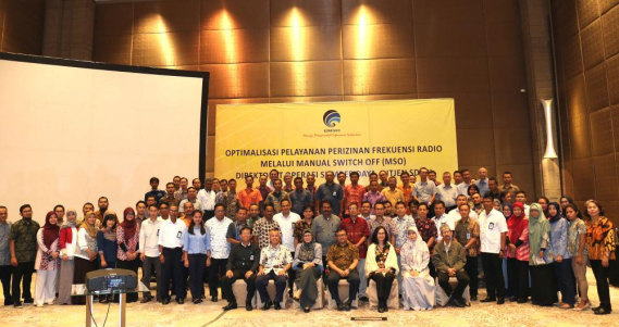 Ilustrasi: Direktur Operasi Sumber Daya Ditjen SDPPI, Dwi Handoko (tengah)  berfoto bersama dengan peserta sosialiasi mengenai program pelaksanaan MSO,dari  Unit Pelaksana Teknis (UPT) seluruh Indonesia dari pada Selasa (13/3) di Tangerang, Banten.