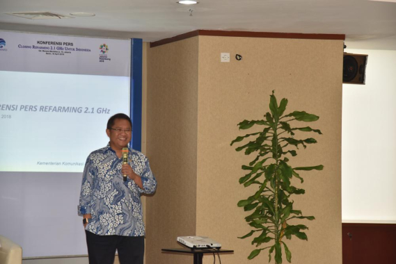 Ilustrasi: Menteri Komunikasi dan Informatika, Rudiantara meminta operator bersaing rasional terlebih setelah selesainya penataan ulang (refarming) pita frekuensi radio 2.1 GHz baru-baru ini. Hal tersebut diungkapkan oleh Rudi antara pada acara konferensi pers di Gd. Menara Merdeka (16/4).