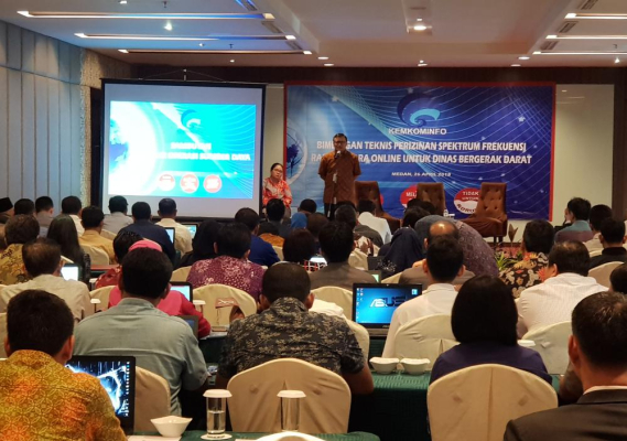 Ilustrasi: Direktur Operasi Sumber Daya, Ditjen SDPPI, Dwi Handoko membuka Bimbingan Teknis perizinan online di Medan, Sumatera Utara, Kamis (26/4). Diungkapkan  bahwa pelayanan perizinan bidang frekuensi radio akan dipercepat lagi sesuai dengan komitmen Ditjen SDPPI untuk terus berubah ke arah yang lebih baik.