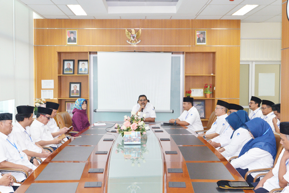 Ilustrasi: Dirjen SDPPI Ismail (tengah) didampingi Direktur Standardisasi Mochamad Hadiyana, Plt Direktur Pengendalian Nurhaedah, dan Kepala Bagian Umum dan Kepegawaian Hasyim Fiater dalam sesi sharing di Balai Monitor Spektrum Frekuensi Radio Kelas I Bandung, Jawa Barat, Senin (21/5/2018).