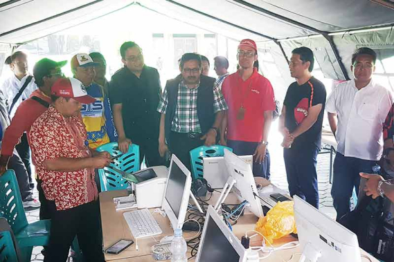 Ilustrasi: Dirjen SDPPI Ismail pada Kamis (4/10/2018) mengunjungi Posko Telkom Group yang menyediakan WiFi gratis bagi masyarakat korban bencana gempa dan tsunami di Palu, Sulawesi Tengah.
