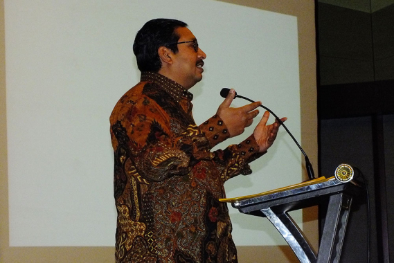 Ilustrasi: Dirjen SDPPI Ismail memberikan sambutan saat membuka Sosialisasi Pengawasan dan Pengendalian Standar Alat dan Perangkat Telekomunikasi Dalam Penerapan Tata Niaga Post Border di IPB Convention Center Bogor, Jawa Barat, Kamis (11/10/2018).