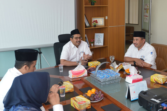 Ilustrasi: Dirjen SDPPI Ismail (2-kanan) dalam rapat kerja dengan Balai Monitor Spektrum Frekuensi Radio Bandung di Jawa Barat, Sabtu (10/11/2018).