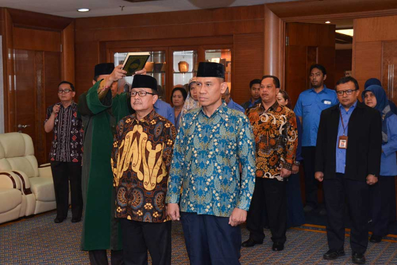Ilustrasi: Pelantikan R. Rudy Hendarwin sebagai Kepala Subdirektorat Sertifikasi dan Data Perangkat Pos, Telekomunikasi, dan Informatika, Direktorat Standardisasi PPI, serta Kusmono sebagai Kepala Seksi Pemantauan dan Penertiban di Kepala Balai Monitor Spektrum Frekuensi Radio Kelas II Padang, Sumatera Barat, di Jakarta, Rabu (5/12/2018). Pelantikan dipimpin Dirjen SDPPI Ismail disaksikan sejumlah direktur di Ditjen SDPPI.