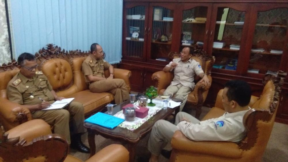 Ilustrasi: Kunjungan Kerja - Kepala Kantor Balmon Kelas II Jambi Moh Syarif Helmi, MM menerima kunjungan kerja Kepala Dinas Kominfo Kabupaten Tanjabtim Herman Toni, SE, ME, Selasa (12/3/2019). (Puput Adi Saputro/Balmon Jambi)