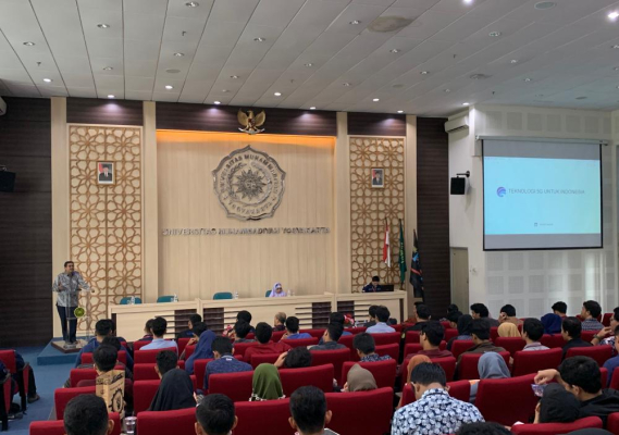 Ilustrasi: Dirjen SDPPI, Ismail memberika menjadi pembicara dalam Seminar Nasional “5G Network: Key Technology for The Industrial Revolution 4.0” di Universitas Muhammadiyah Yogyakarta (UMY), Selasa (19/3/2019)