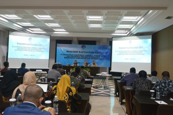 Ilustrasi: Sesditjen SDPPI R. Susanto (tengah), membuka kegiatan Workshop BMN yang diikuti oleh satuan kerja di lingkungan Ditjen SDPPI baik pusat maupun daerah.