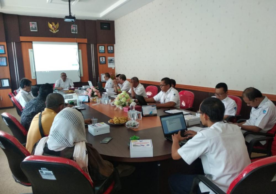 Ilustrasi: Tim Balmon Jambi melaksanakan rapat bersama stakeholder amatir radio, antara lain ORARI Daerah Jambi, RAPI Wilayah Daerah Jambi, serta Komunitas Pecinta Mobile Tracker Antenna di Kota Jambi.