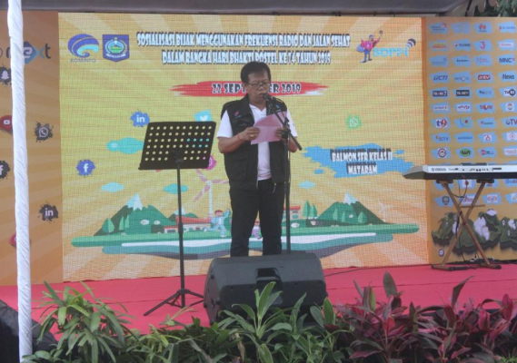 Ilustrasi: Kepala UPT Mataram, I Komang Sudiarta memberi sambutan pada kegiatan sosialisasi penggunaan spektrum frekuensi radio dalam kegiatan Senam Pagi dan Jalan Sehat di Kampanye Zero Waste di areal Car Free Day (CFD) Jalan Udayana, Minggu (22/9/2019).