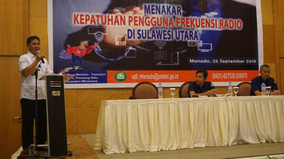 Ilustrasi: Para narasumber dalam kegiatan Sosialisasi yang bertemakan Menakar Kepatuhan Pengguna Frekuensi Radio ini dilaksanakan di Hotel Aston Manado.