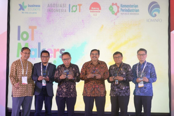 Ilustrasi: Dirjen SDPPI Ismail berpose bersama Executive Director SingEx Singapore James Boey, Direktur Jenderal ILMATE Kementerian Perindustrian Harjanto, Deputi Bidang Pengkajian Kebijakan Teknologi BPPT Gatot Dwianto, dan Chief Enterprise &amp; SME Officer XL Feby Sallyanto.