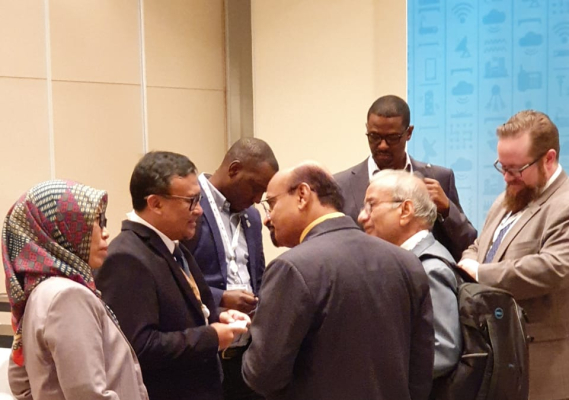 Ilustrasi: Direktur Operasi Sumber Daya Dwi Handoko selaku Ketua Delegasi RI sedang berbincang dengan delegasi dari Samoa.