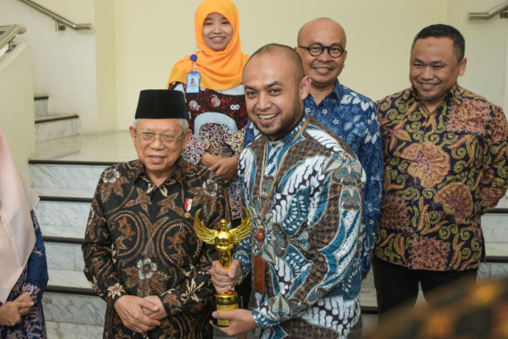 Ilustrasi: Aryo Pamoragung bersama Wakil Presiden RI