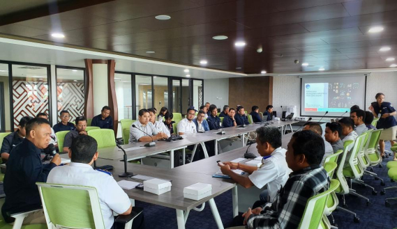 Ilustrasi: Kepala Balai Monitor (Balmon) Spektrum Frekuensi Radio (SFR) Kelas I Denpasar Supriadi (kiri) saat memberikan sambutan pada kegiatan sosialisasi Sosialisasi Regulasi serta Pendataan Pengguna Frekuensi Radio di Areal Bandara Ngurah Rai-Bali, Rabu (04/03/2020)