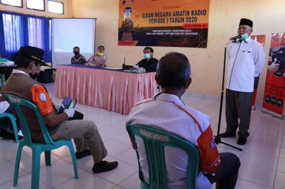 Ilustrasi: Bupati HM Sukiman Azmy hadir langsung membuka Ujian Negara Amatir Radio (UNAR) Nonreguler Periode I  di SMK Negeri 1 Selong (12/07/2020).