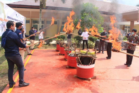 Ilustrasi: Kegiatan operasi penertiban penggunaan spektrum frekuensi radio akan terus dilakukan guna menekan tingkat pelanggaran yang terjadi,” kata Kepala Balmon Samarinda H Sugandi,  Kamis (8/10/2020), saat memberikan sambutan pada Acara Pemusnahan Perangkat Telekomunikasi Hasil Penertiban Pengguna Frekuensi Radio, di Stasiun Monitoring HF Pulau Atas (MSPA).