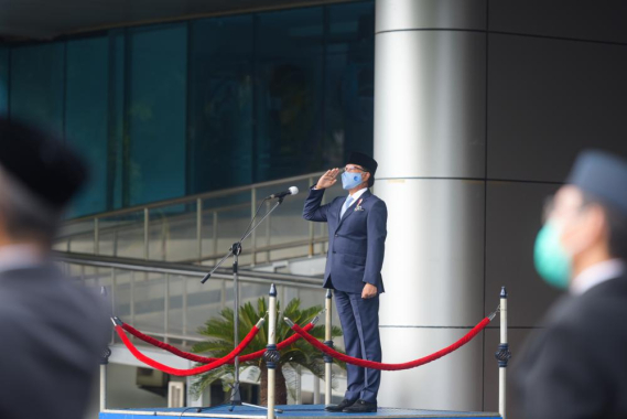 Ilustrasi: Upacara peringatan Hari Pahlawan  dihadiri langsung oleh para pejabat Eselon I dan II Kementerian Kominfo, termasuk Dirjen SDPPI Ismail. Sedangkan pejabat Eselon III dan IV, Pejabat Fungsional, serta pegawai dari seluruh Indonesia hadir secara virtual dari kantor dan kediaman masing-masing.