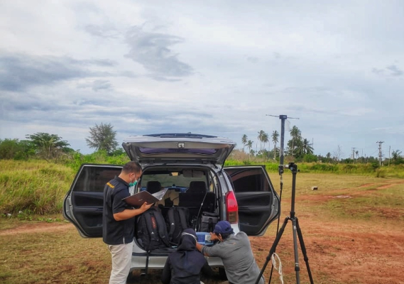 Ilustrasi: Balai Monitor Spektrum Frekuensi Radio (SFR) Kelas II Batam melakukan monitoring penggunaan kanal/frekuensi, jelang penghentian penyiaran televisi analog untuk beralih ke digital atau analog switch off (ASO).(13/11/20220)
