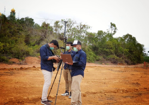 Ilustrasi: Petugas Spekfrekrad Kelas II Batam melakukan pengukuran parameter teknis dan kualitas wilayah layanan radio siaran FM dan televisi siaran analog di Kabupaten Bintan, Jumat (12/02/2012)