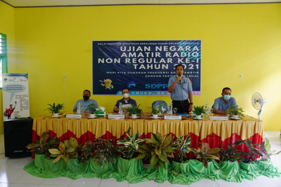 Ilustrasi: “Setelah calon anggota amatir radio mengikuti ujian dan dinyatakan lulus, wajib menggunakan frekuensi amatir untuk berkomunikasi dengan bijak dan tertib sesuai dengan aturan yang berlaku,” kata Plt Kepala Balai Monitor Spektrum Frekuensi Radio Kelas II Bengkulu Purgiantoro kepada peserta Ujian Negara Amatir Radio melalui sistem Computer Assisted Test (UNAR CAT) IV atau UNAR Non Reguler I, Minggu (4/4/2021).