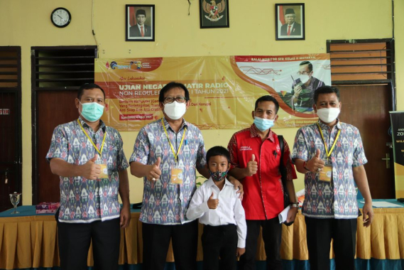 Ilustrasi: Arya Gillby Sagenta siswa kelas 3 SD yang baru berusia sembilan tahun, berhasil lulus dalam Ujian Negara Amatir Radio