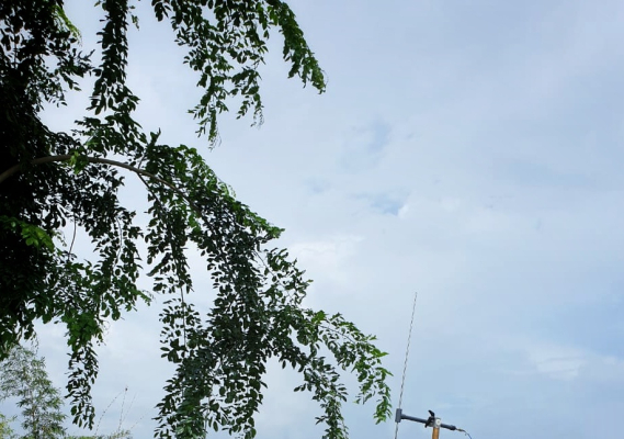 Ilustrasi: Petugas Pengendali Frekuensi dari UPT Batam melakukan penanganan gangguan  Frekuensi Penerbangan di Batam