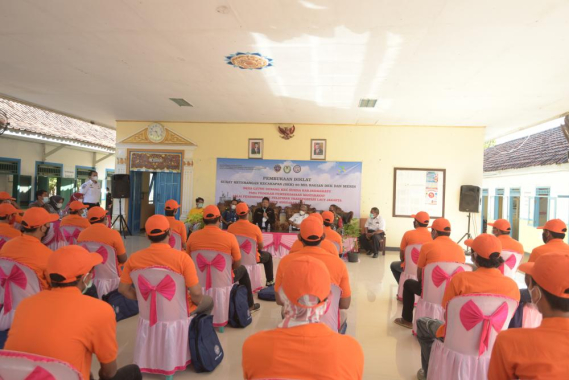 Ilustrasi: Bimbingan Teknis Serifikasi Operator Radio Nelayan Tingkat Short Range Certificate (SRC) diikuti 90 nelayan Rabu (16/06/2021) di Balai Desa Ujung Gebang Kecamatan Sukra Kabupaten Indramayu.